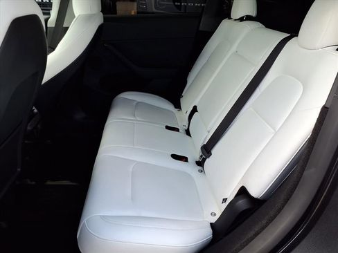 Used 2025 Tesla Model Y Long Range RWD image 26