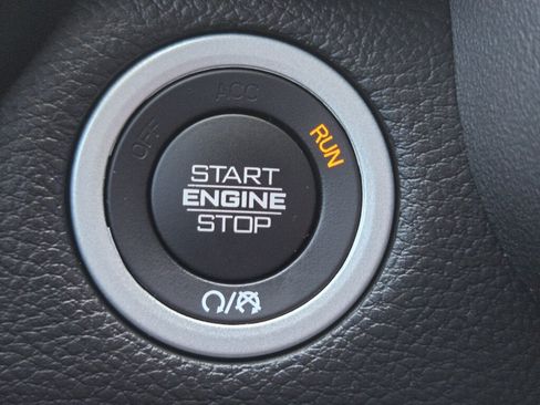 Used 2023 RAM 1500 Laramie AWD/4WD image 23