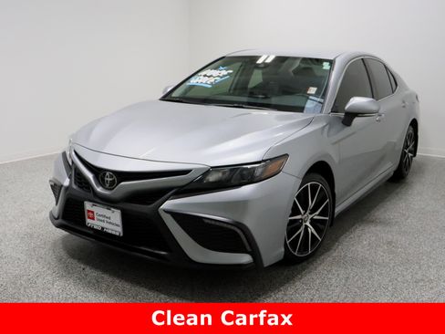 Used 2023 Toyota Camry SE image 2