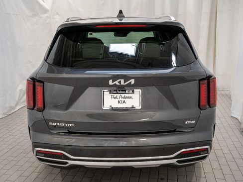 Certified 2023 Kia Sorento EX image 4