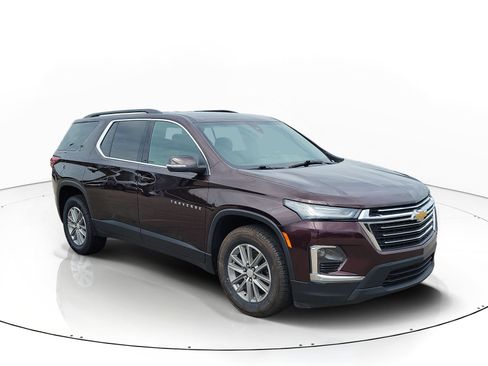 Used 2023 Chevrolet Traverse LT FWD image 2