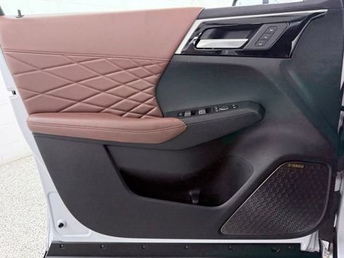 Used 2025 Mitsubishi Outlander SEL AWD/4WD image 16