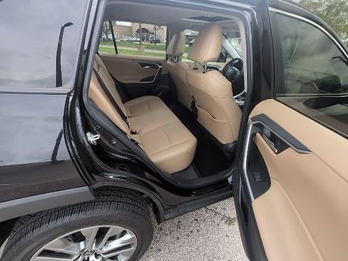 Certified 2023 Toyota RAV4 XLE Premium image 4