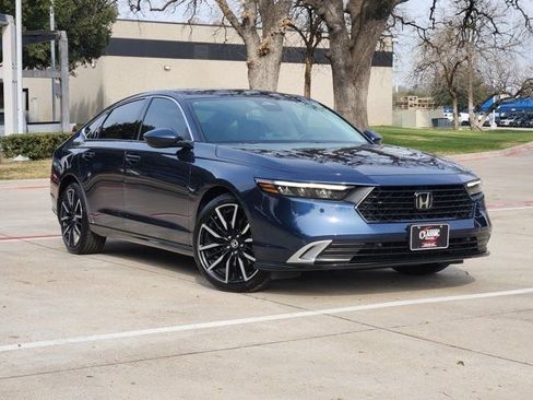 Used 2025 Honda Accord Touring image 2