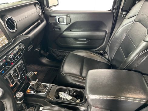 Used 2023 Jeep Wrangler Unlimited Sahara w/ Cold Weather Group AWD/4WD image 25