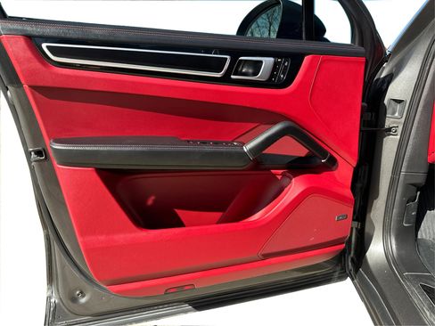 Used 2022 Porsche Cayenne GTS AWD/4WD image 21