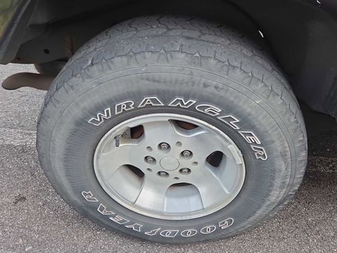 Used 2002 Jeep Wrangler Sahara image 3