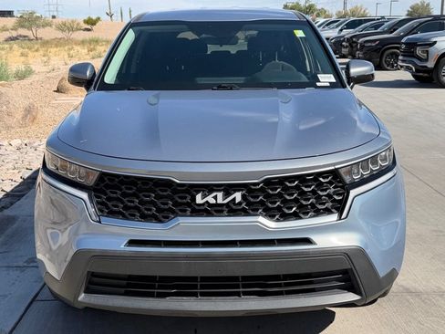 Used 2022 Kia Sorento LX AWD/4WD image 3