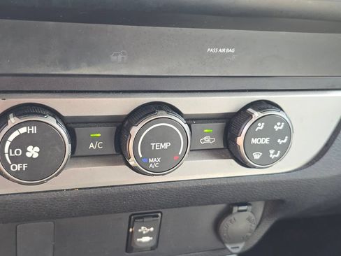 Used 2019 Toyota Tacoma SR AWD/4WD image 31