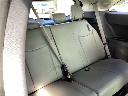 Used 2025 Toyota Sienna XLE w/ XLE Plus Package FWD image 12