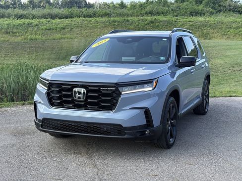 Used 2025 Honda Pilot Black Edition image 1