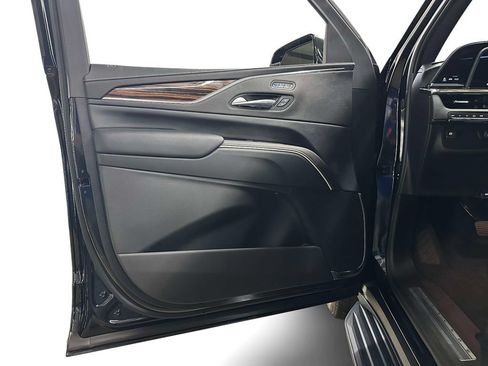 Used 2024 Cadillac Escalade Premium Luxury AWD/4WD image 15