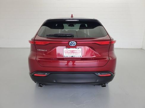 Used 2024 Toyota Venza LE AWD/4WD image 6