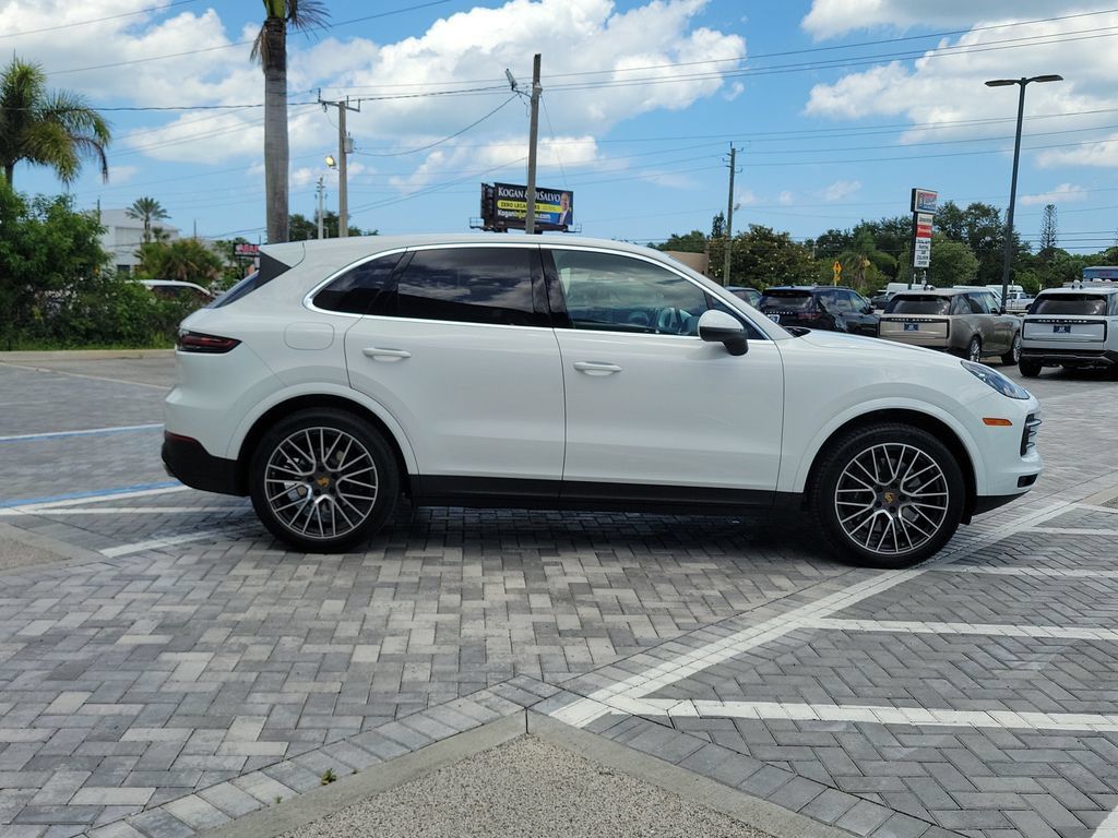 Used 2022 Porsche Cayenne AWD/4WD image 6