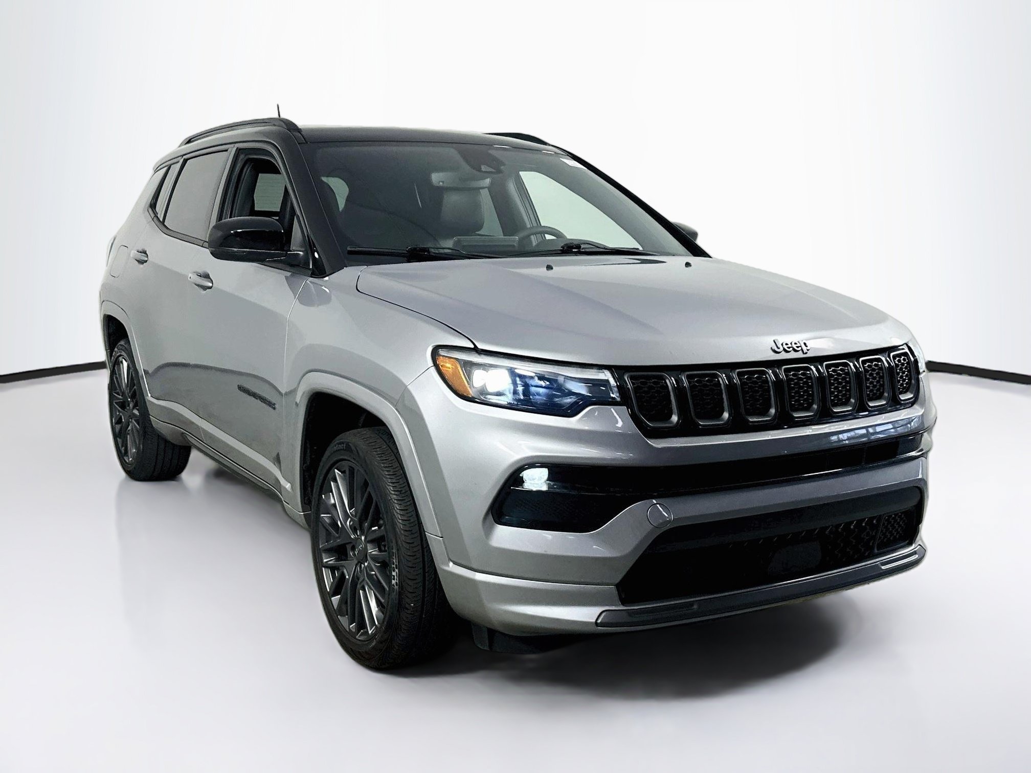 Used 2023 Jeep Compass High Altitude AWD/4WD image 3