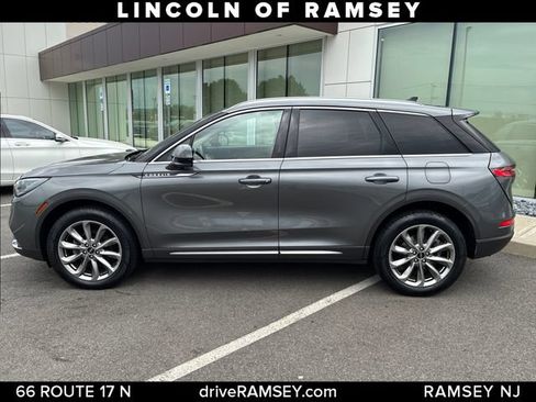 Used 2022 Lincoln Corsair AWD w/ Premium Package image 2
