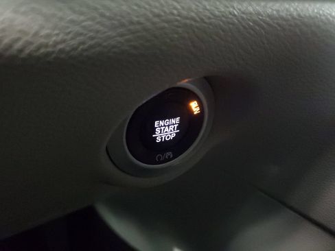 Used 2024 Chrysler Pacifica Touring-L FWD image 27