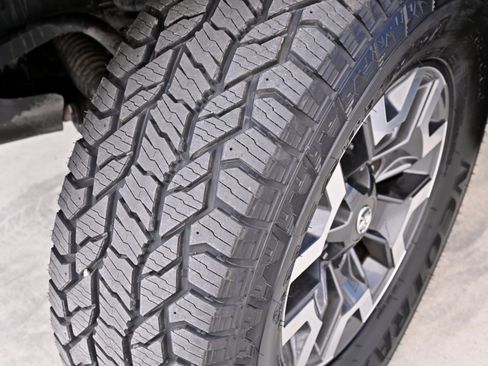 Used 2020 Toyota Tacoma TRD Off-Road AWD/4WD image 31
