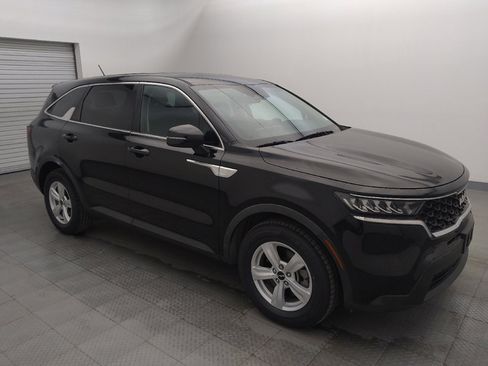 Used 2022 Kia Sorento LX image 11