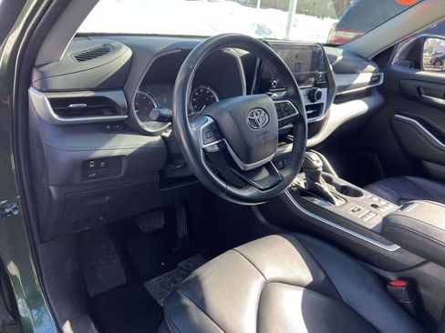 Used 2023 Toyota Highlander XLE image 19