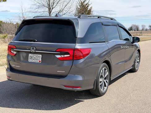 Used 2023 Honda Odyssey Touring image 3