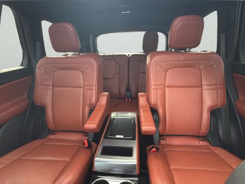 Used 2025 Lincoln Aviator Reserve w/ Luxury Package AWD/4WD image 21