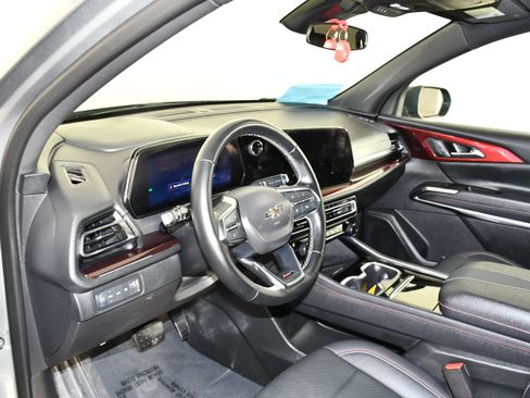 Used 2025 Chevrolet Traverse Z71 AWD/4WD image 35