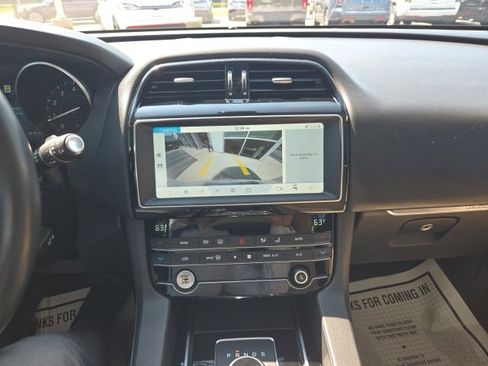 Used 2020 Jaguar F-PACE Premium image 35