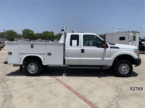 Used 2016 Ford F250 XL w/ Power Equipment Group AWD/4WD image 5