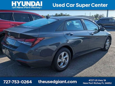 Certified 2023 Hyundai Elantra SE w/ Preferred Accessory Package FWD image 2