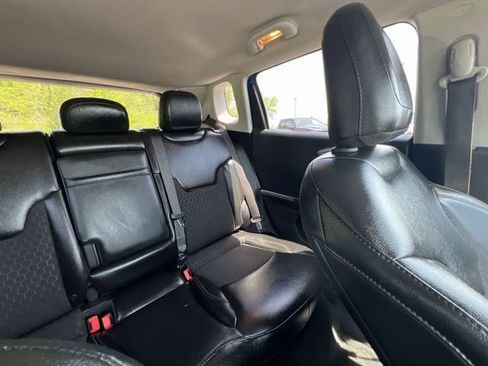 Used 2018 Jeep Compass Latitude w/ Popular Equipment Group AWD/4WD image 15