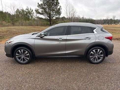 Used 2017 INFINITI QX30 Premium w/ Navigation Package image 5