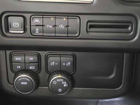 Used 2023 Chevrolet Tahoe LT image 34