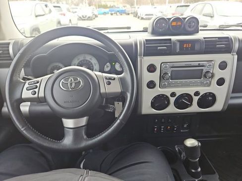 Used 2014 Toyota FJ Cruiser 4WD w/ Upgrade Package image 10