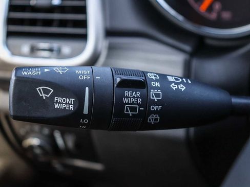 Used 2019 Jeep Grand Cherokee Laredo RWD image 30