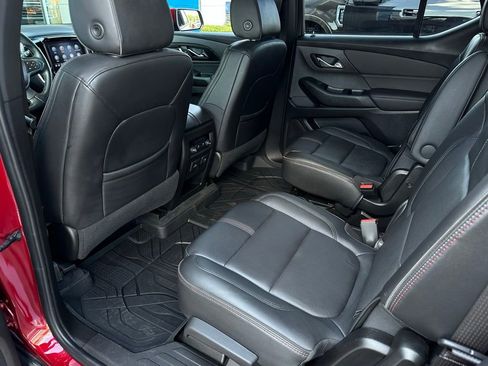 Used 2023 Chevrolet Traverse RS FWD image 16