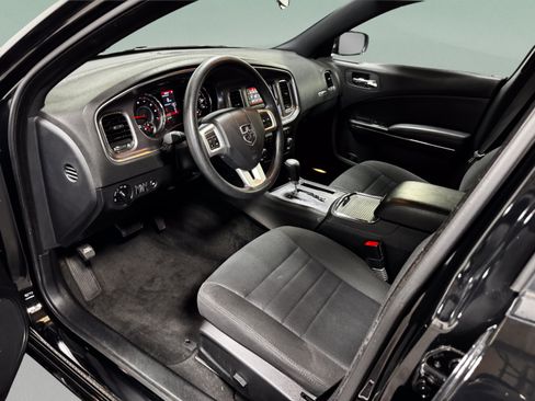 Used 2014 Dodge Charger SE RWD image 9