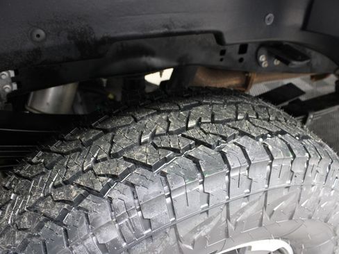 Used 2024 Ford F250 Lariat w/ Tremor Off-Road Package AWD/4WD image 47