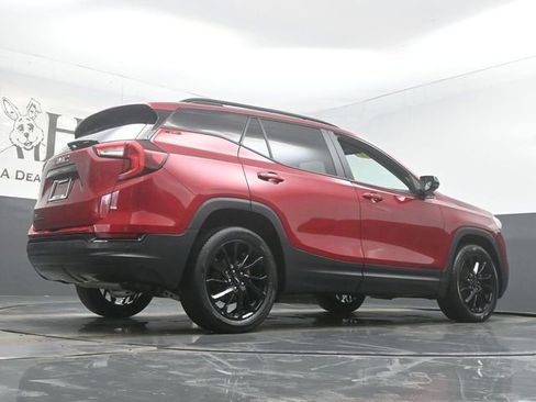 Used 2023 GMC Terrain SLE w/ Driver Convenience Package image 32