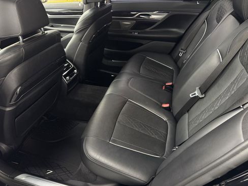 Used 2020 BMW 740i w/ M Sport Package image 19