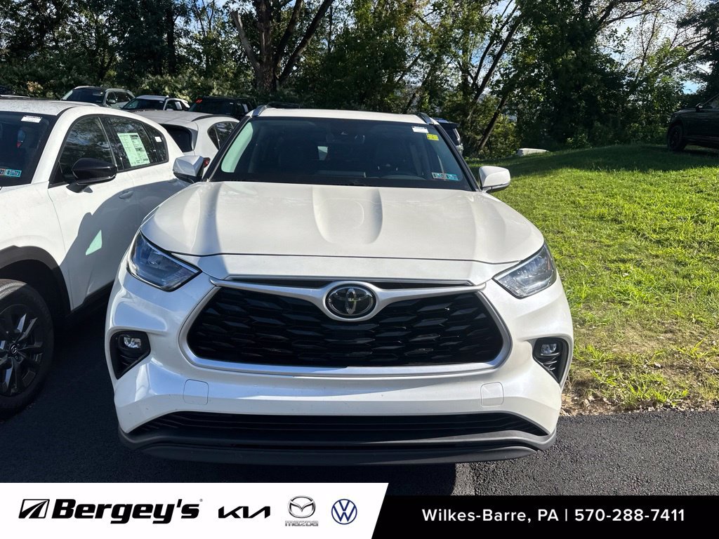 Used 2020 Toyota Highlander XLE AWD/4WD image 8