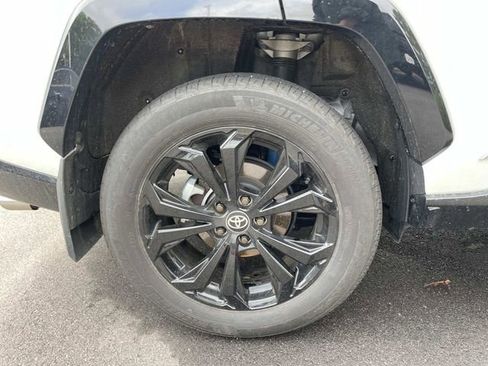 Used 2025 Toyota RAV4 XSE AWD/4WD image 11