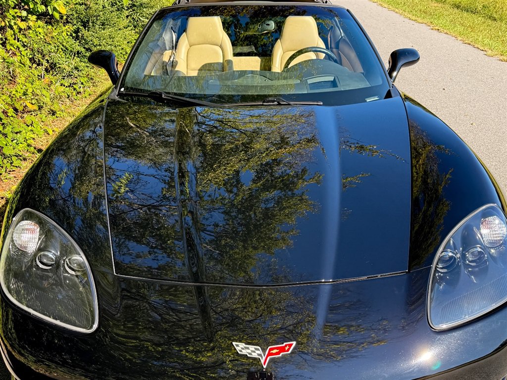 Used 2007 Chevrolet Corvette Coupe w/ Preferred Equipment Group RWD image 17