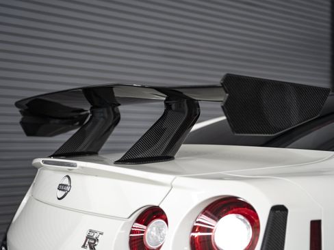 Used 2024 Nissan GT-R NISMO w/ Floor Mat Package AWD/4WD image 14