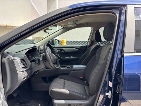 Used 2025 Nissan Rogue SV AWD/4WD image 28