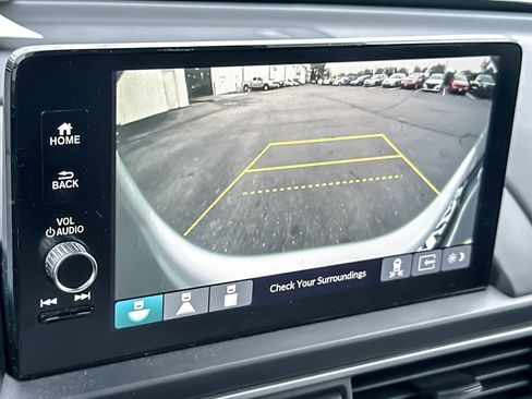 Used 2025 Honda Pilot Touring image 27