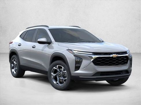 New 2026 Chevrolet Trax LT w/ Driver Confidence Package FWD image 2