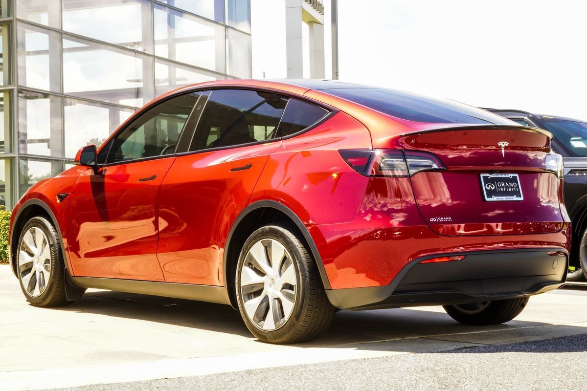 Used 2024 Tesla Model Y Long Range AWD/4WD image 10