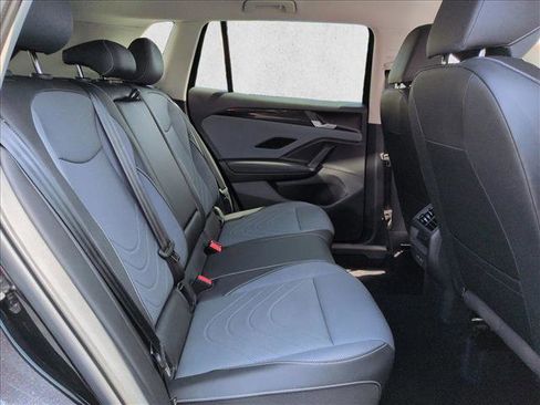 Used 2025 Volkswagen Tiguan SE FWD image 22
