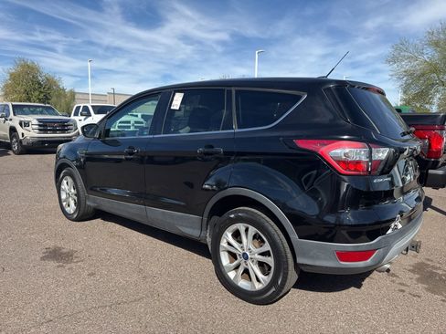 Used 2017 Ford Escape SE image 3